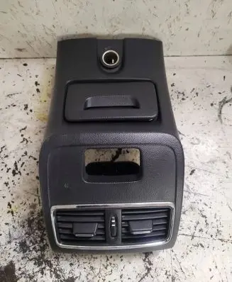 Rear air vent grill