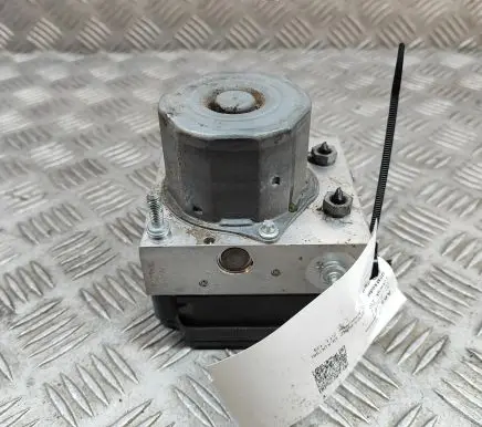 Mercedes-Benz GLA W156 ABS Pump A0004313900