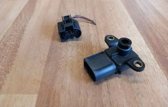 BMW 1 E81 E87 Air pressure sensor 7542623 13627542623 6PD7400