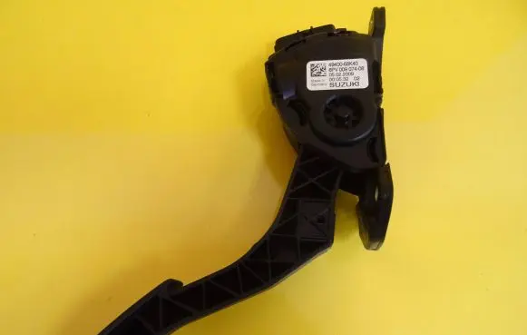 Nissan Pixo Accelerator throttle pedal 4940068K40 49400-68K40