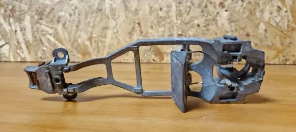 Volkswagen Touareg I Front door exterior handle/bracket 7l0837886e