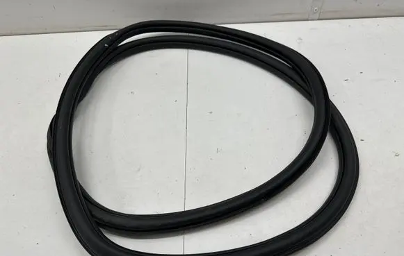Skoda Karoq Rear door rubber seal (on body) 