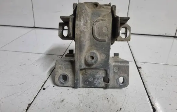 Toyota Proace Engine mount bracket 326D16