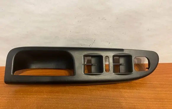Volkswagen PASSAT B6 Front door window switch trim 3C1867171B