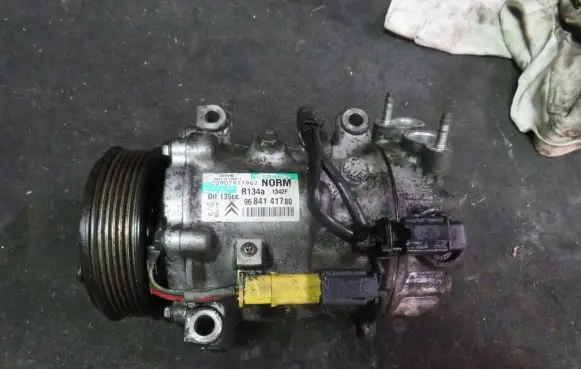 Peugeot 5008 Air conditioning (A/C) compressor (pump) 9684141780
