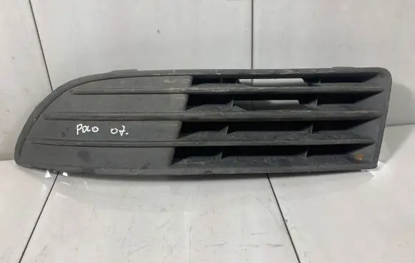 Volkswagen Polo IV 9N3 Front bumper lower grill 6Q0853665D