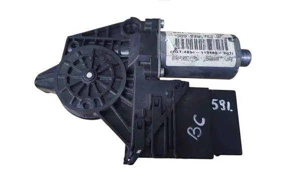 Volkswagen PASSAT B5 Rear door window regulator motor 3B9839752BC 0130821696