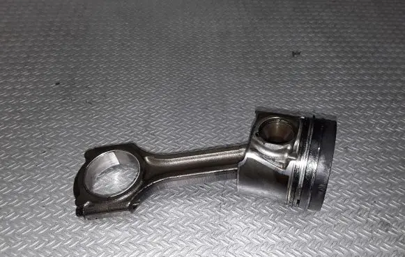 KIA Cerato Piston with connecting rod