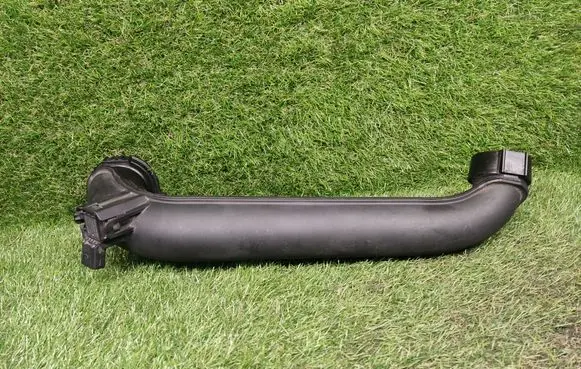Volkswagen Jetta VI Intercooler hose/pipe 04E145673G 0261230389 04E906051