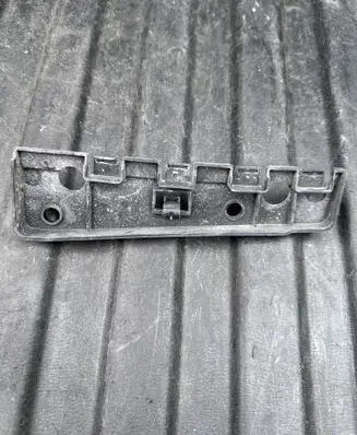 Volvo V60 Fender mounting bracket 31448917