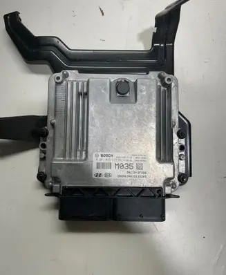 KIA Sorento Engine control unit/module 391102FBB6 EDC17C57 0281033117
