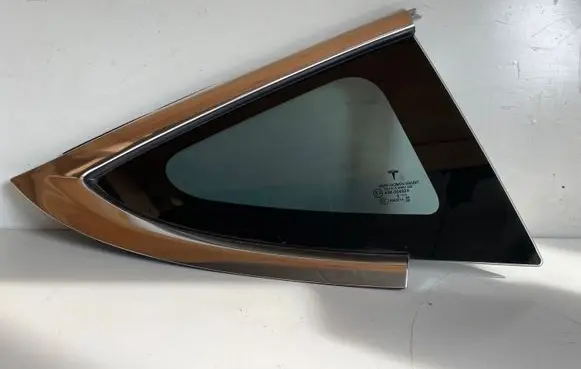 Tesla Model 3 Rear side window 108070600G Y3831786 12N0V2018