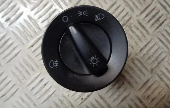Skoda Fabia Mk2 (5J) Light switch 3B0941531B