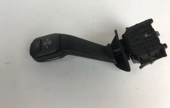 BMW 5 E39 Indicator stalk 8352172 01100410