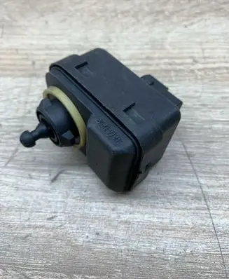 Toyota Yaris Headlight level adjustment motor 99036766