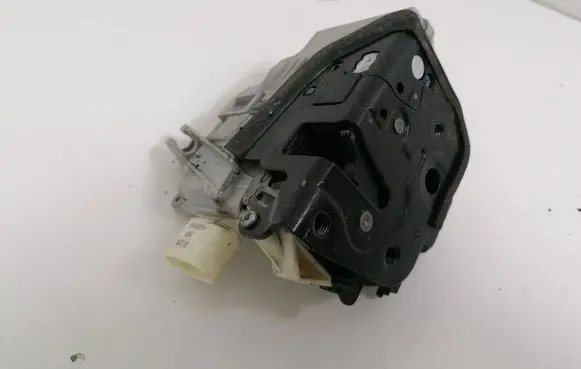 Audi A4 S4 B7 8E 8H Front door lock 8E2837016AA