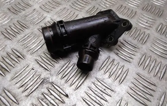 BMW 5 E60 E61 Engine coolant pipe/hose 1112247744 2247744