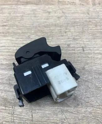 Toyota Corolla E120 E130 Electric window control switch 6073065