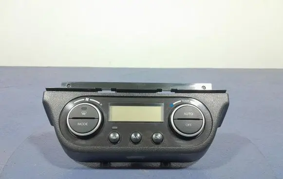 Suzuki Swift I Climate control unit 3951062J40