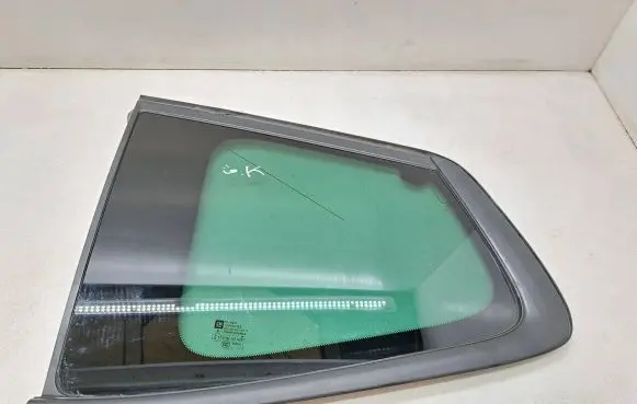 Opel Zafira C Rear side window 43R001667