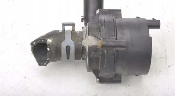 Volkswagen PASSAT B8 Water pump 5Q0121599AK