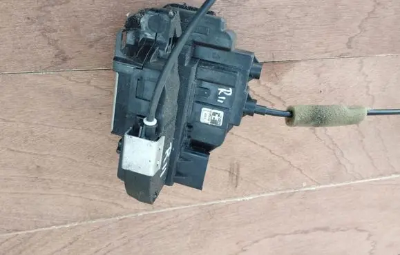Infiniti EX Rear door lock