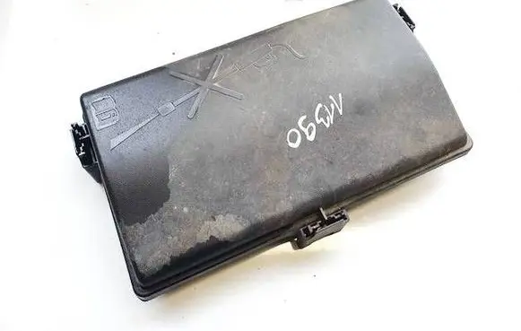 Opel Insignia A Fuse box cover 13222784