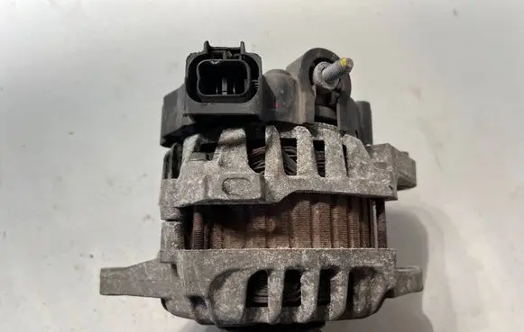 KIA Ceed Generator/alternator 373002B101 2655447