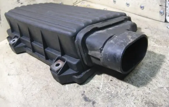 Opel Vectra B Air filter box cover GM94471846 17TDISUZU