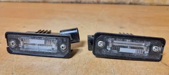 Volkswagen Golf V Number plate light 1j6943021b 3d0943021a 943021B