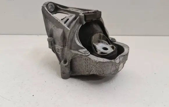 Audi Q7 4M Engine mount bracket 4M0199371C