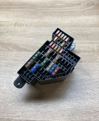 Audi A6 S6 C6 4F Fuse module 16555416