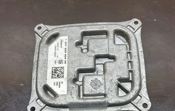 Peugeot 308 Xenon control unit/module 130732940400 10EEG122222