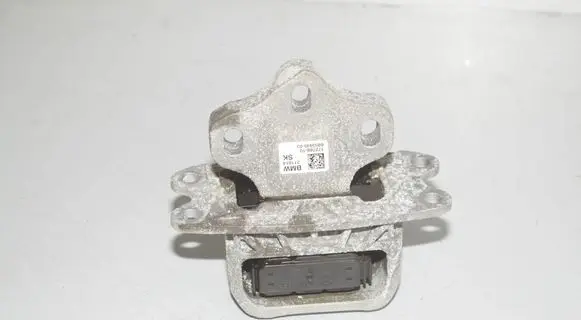 Engine mount bracket