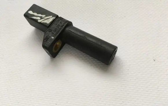 Mercedes-Benz Vito Viano W639 Crankshaft position sensor 0261210171 A0031532728