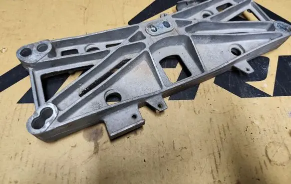 Chrysler 300 - 300C Gearbox mounting bracket 04578055AD