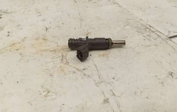 Volkswagen Golf V Fuel injector 07K906031C 6233F09180 SM9