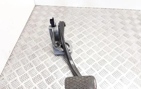 Mercedes-Benz E W211 Brake pedal A2112901519