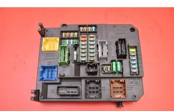 Peugeot 508 RXH Fuse box set 9806687980