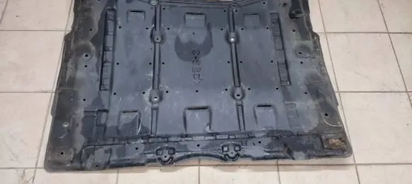 Nissan Leaf I (ZE0) Center/middle under tray cover 