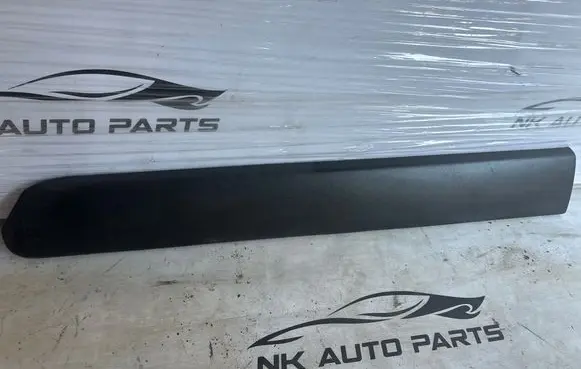 Volvo XC70 Front door trim (molding) 30678039