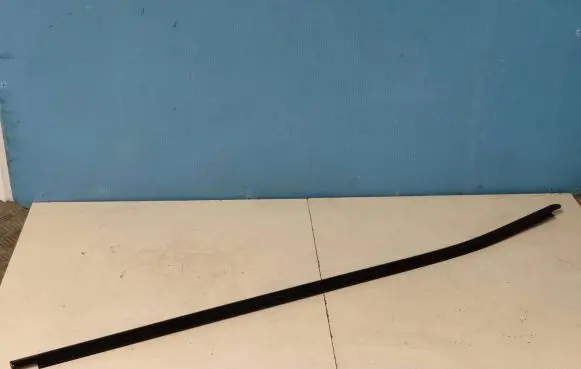 Skoda Octavia Mk4 Door glass trim 5E3837476E