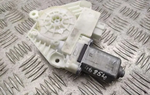 Mercedes-Benz GLC X253 C253 Front door window regulator motor A2139069501