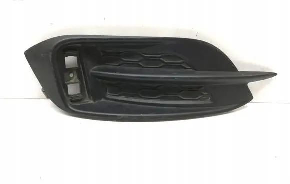 Rear bumper trim bar molding