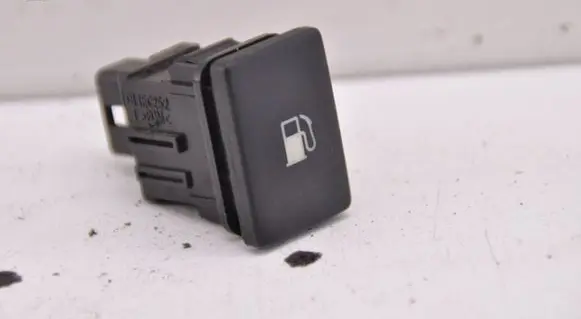 Toyota Avensis T270 Fuel tank opening switch 15C2521