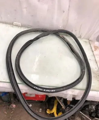Peugeot Expert Front door rubber seal 9806514880