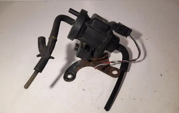 Mercedes-Benz E W210 Turbo solenoid valve A0005450527