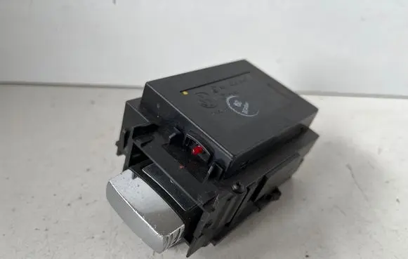 Volkswagen PASSAT B6 Ignition lock contact 3C0905843 33303301 601500625835