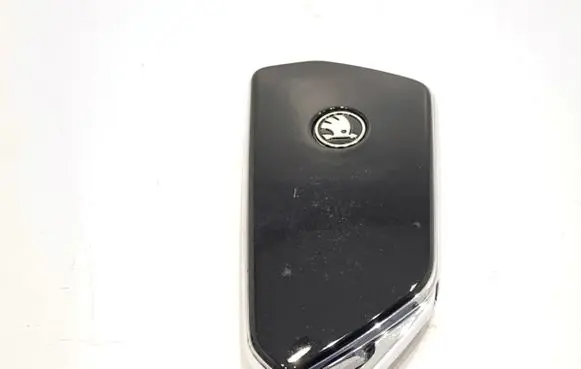 Skoda Octavia Mk4 Ignition key/card 