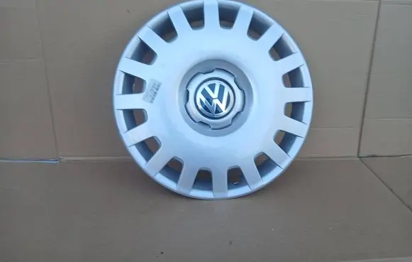 Volkswagen Golf IV R16 wheel hub/cap/trim 1J0601147Q